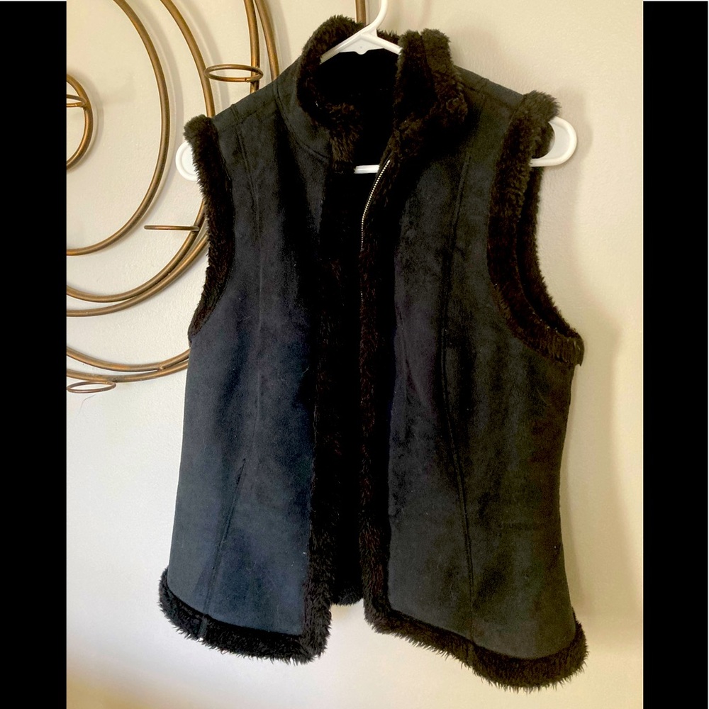 Chaps black ultra suede faux fur vest